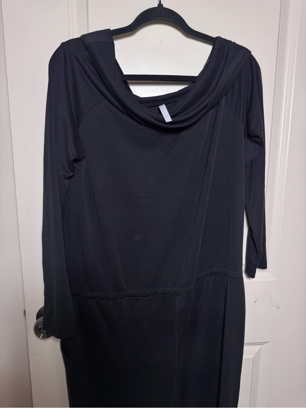 Fabletics Women’s Black Solid Off-Shoulder Long Sleeve Jumpsuit Pockets L - Picture 5 of 7
